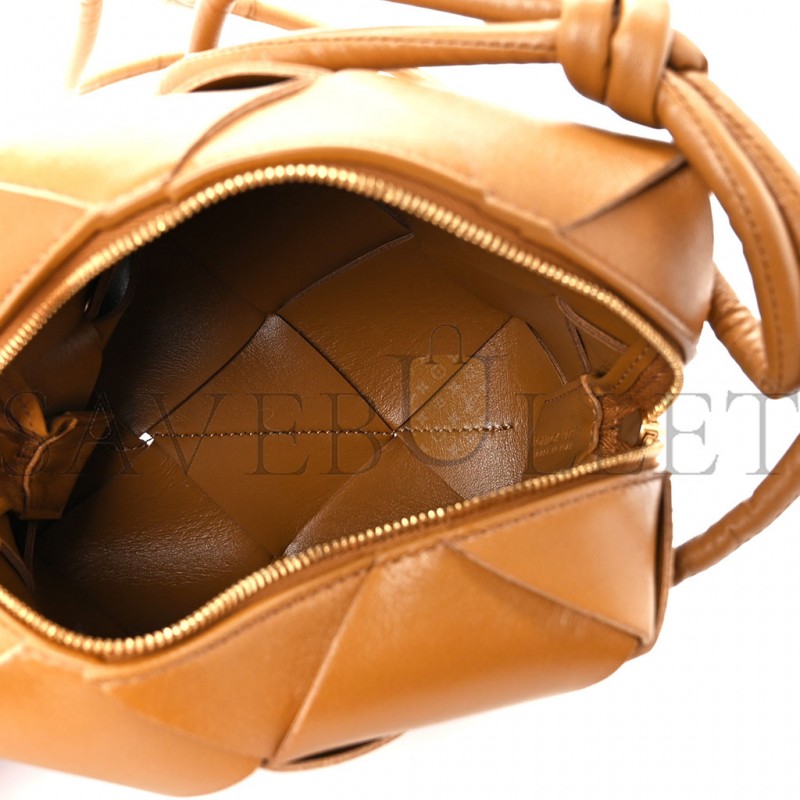 BOTTEGA VENETA LAMBSKIN MAXI INTRECCIATO MINI CASSETTE CAMERA BAG ACORN (15*15*7cm)