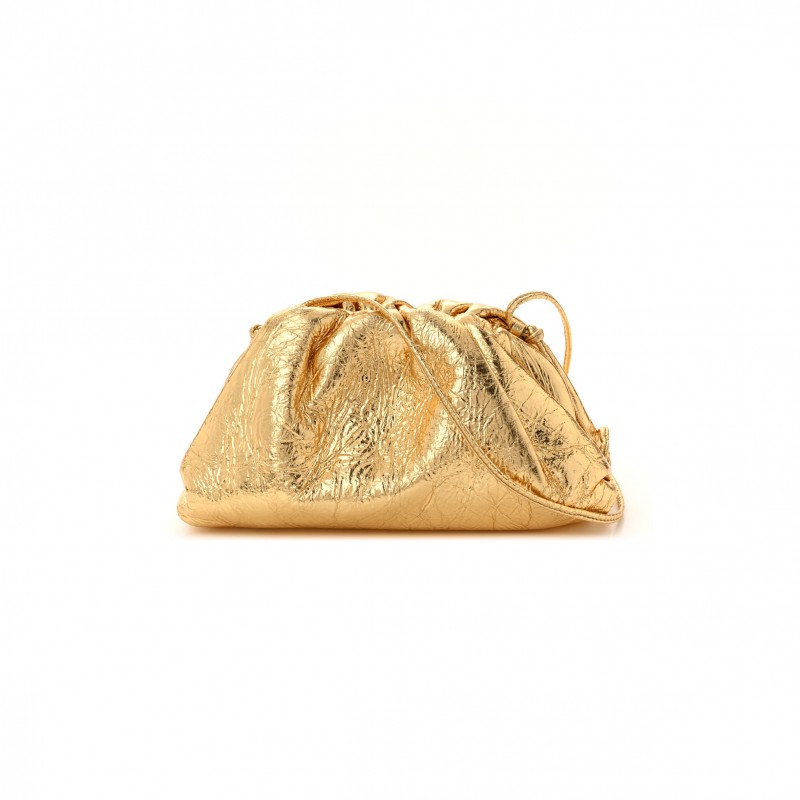 BOTTEGA VENETA METALLIC CRINKLED LAMBSKIN THE MINI POUCH ORO (22*12*6cm)