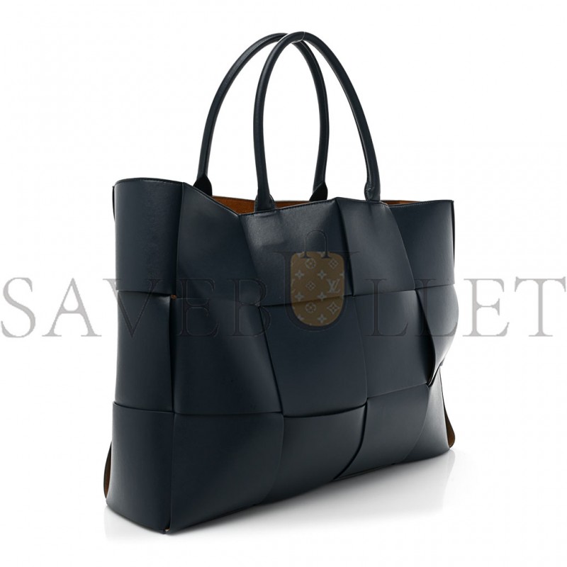 BOTTEGA VENETA NAPPA MAXI INTRECCIATO MENS ARCO TOTE NAVY BLUE 1437827 (46*34*13cm) BOTTEGA VENETA NAPPA MAXI INTRECCIATO MENS ARCO TOTE NAVY BLUE 1437827 (46*34*13cm)
