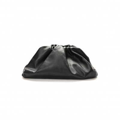 BOTTEGA VENETA SMOOTH BUTTER CALF THE POUCH OVERSIZED CLUTCH BLACK (38*18*8cm)