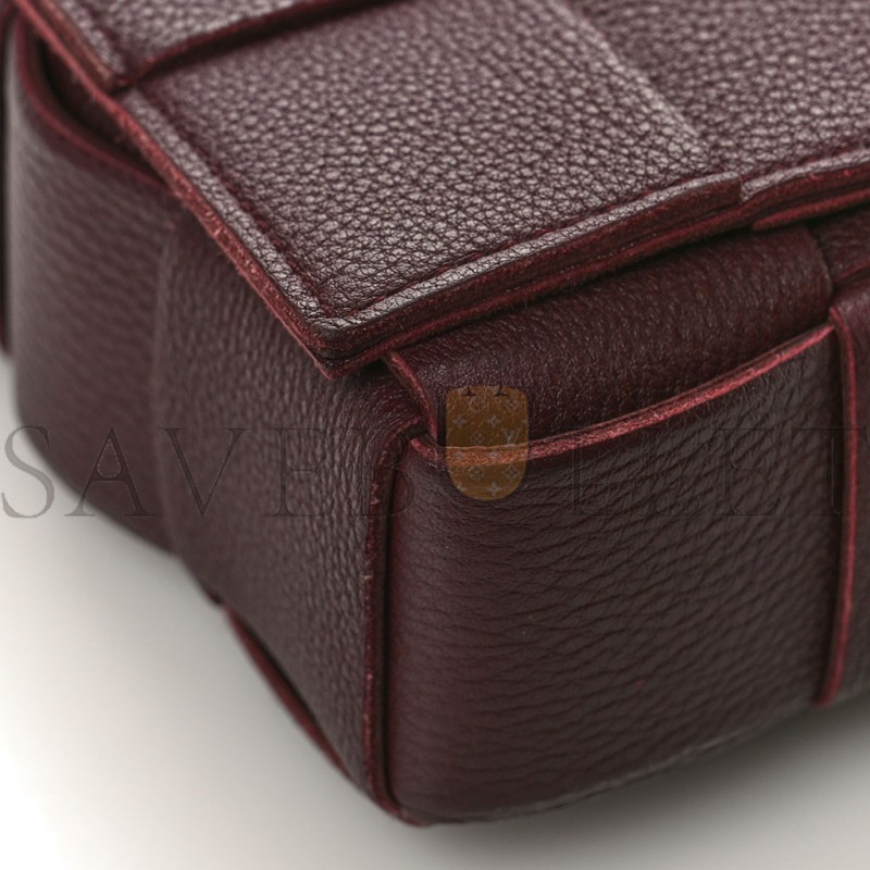 BOTTEGA VENETA GRAINED CALFSKIN MAXI INTRECCIATO CASSETTE CROSSBODY BAG BORDEAUX (22*15*6cm)