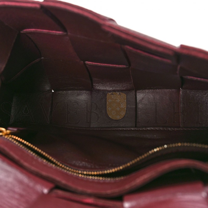 BOTTEGA VENETA GRAINED CALFSKIN MAXI INTRECCIATO CASSETTE CROSSBODY BAG BORDEAUX (22*15*6cm)