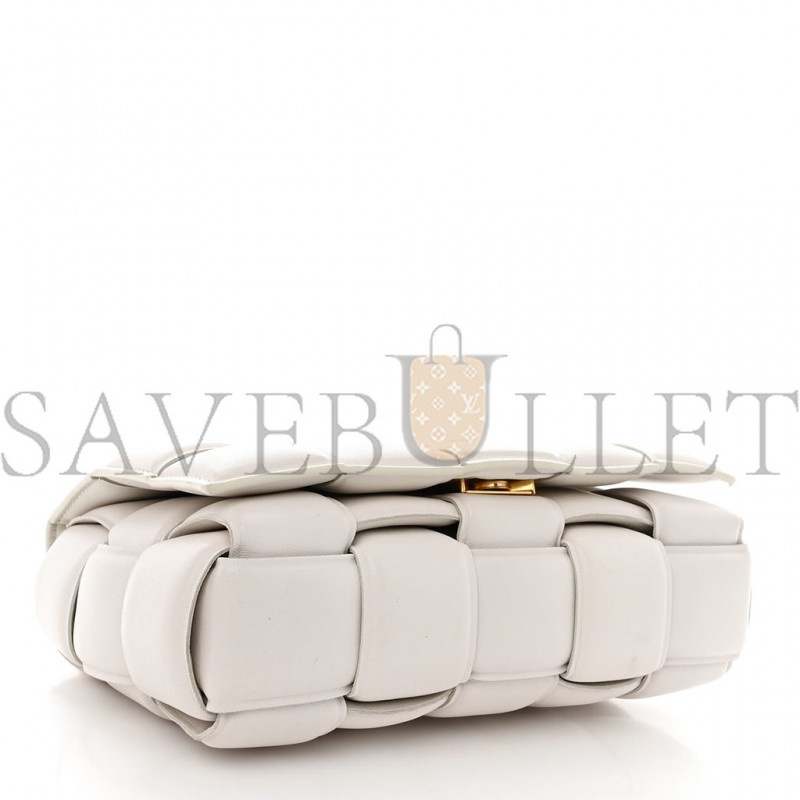 BOTTEGA VENETA LAMBSKIN MAXI INTRECCIO PADDED CHAIN CASSETTE CROSSBODY BAG WHITE  (27*17*8cm)