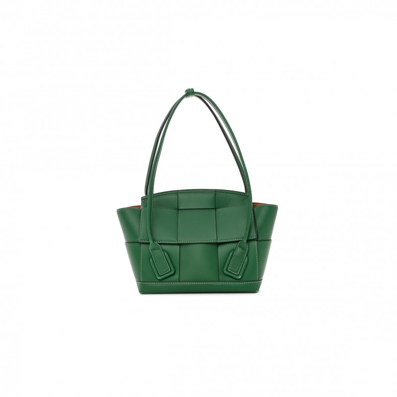 BOTTEGA VENETA FRENCH CALFSKIN MAXI INTRECCIATO ARCO 33 RACING GREEN  (22*22*9cm)