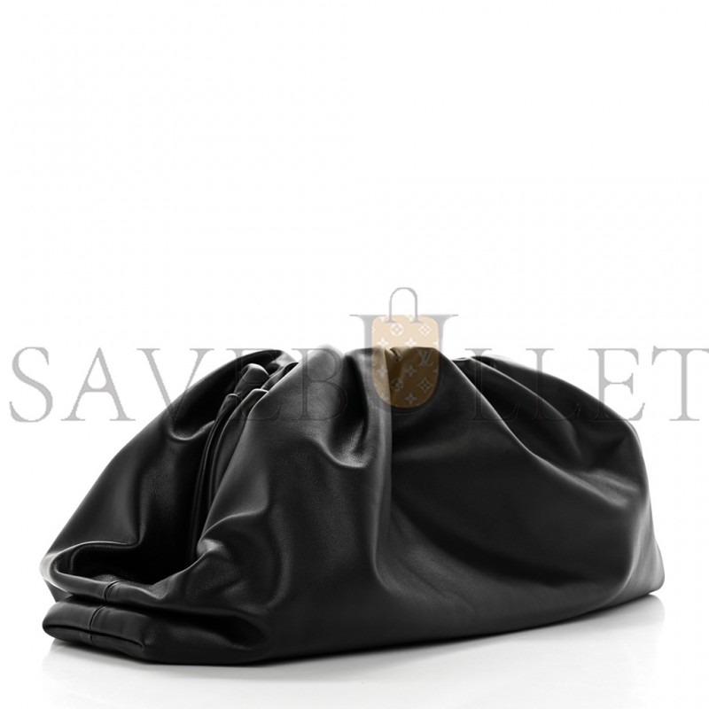 BOTTEGA VENETA SMOOTH BUTTER CALF THE POUCH OVERSIZED CLUTCH BLACK  (38*18*8cm)