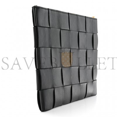 BOTTEGA VENETA NAPPA MAXI INTRECCIATO CASSETTE FLAT ZIP MEDIUM POUCH BLACK (28*20cm) BOTTEGA VENETA NAPPA MAXI INTRECCIATO CASSETTE FLAT ZIP MEDIUM POUCH BLACK (28*20cm)