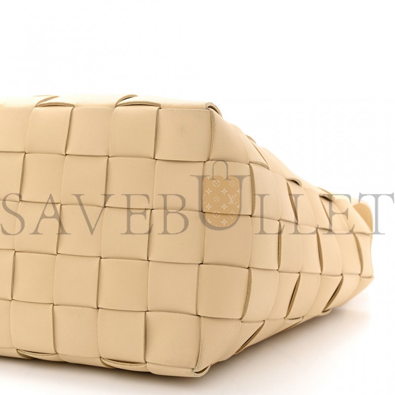 BOTTEGA VENETA LAMBSKIN MAXI INTRECCIATO BOWLING CASSETTE SHOULDER BAG PORRIDGE (27*27*15cm)