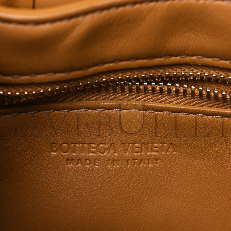 BOTTEGA VENETA NAPPA MAXI INTRECCIO PADDED CASSETTE CROSSBODY BAG CARAMEL  (26*18*8cm)