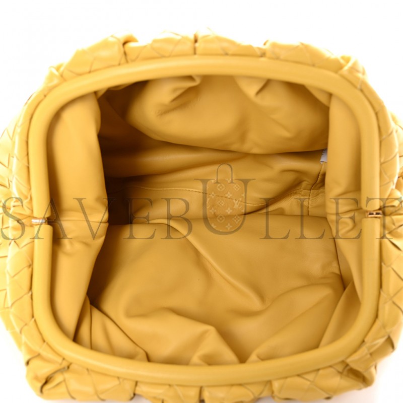 BOTTEGA VENETA NAPPA MAXI INTRECCIATO THE POUCH OVERSIZED CLUTCH CORN (38*21*8cm) BOTTEGA VENETA NAPPA MAXI INTRECCIATO THE POUCH OVERSIZED CLUTCH CORN (38*21*8cm)