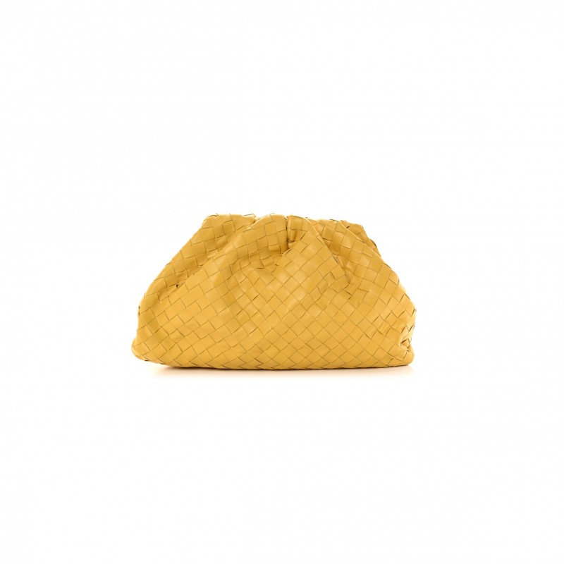 BOTTEGA VENETA NAPPA MAXI INTRECCIATO THE POUCH OVERSIZED CLUTCH CORN (38*21*8cm) BOTTEGA VENETA NAPPA MAXI INTRECCIATO THE POUCH OVERSIZED CLUTCH CORN (38*21*8cm)