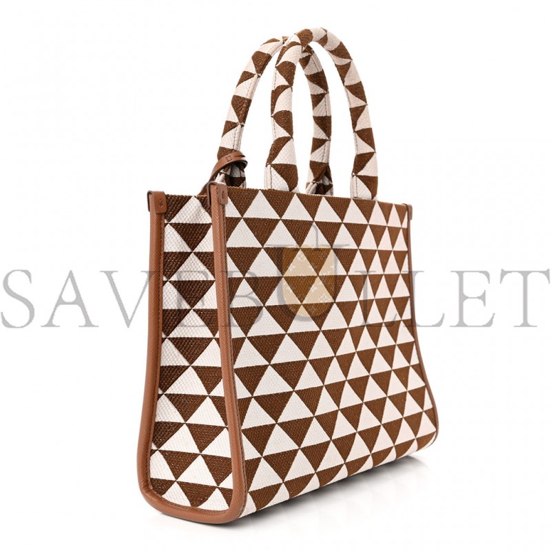 PRADA JACQUARD SAFFIANO TRIANGOLO SYMBOLE EMBROIDERED SMALL TOTE TOBACCO TALCO (28*22*9cm)