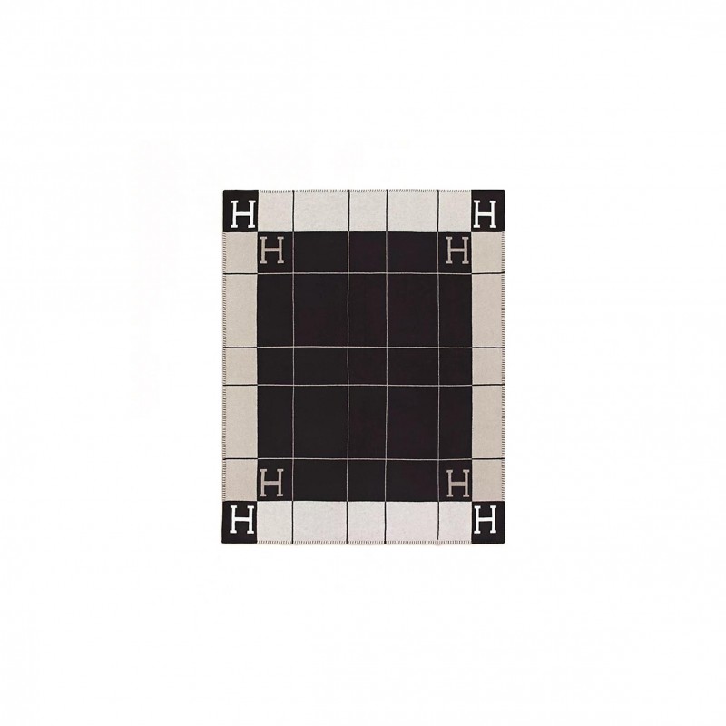 HERMÈS AVALON III THROW BLANKET H102665MV55 (170*135cm) HERMÈS AVALON III THROW BLANKET H102665MV55 (170*135cm)
