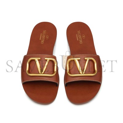 VALENTINO VLOGO SIGNATURE SLIDE SANDAL IN GRAINY COWHIDE WITH ACCESSORY 3W2S0M21HWS_0CR VALENTINO VLOGO SIGNATURE SLIDE SANDAL IN GRAINY COWHIDE WITH ACCESSORY 3W2S0M21HWS_0CR