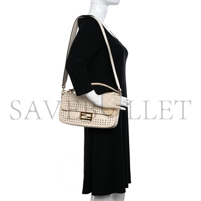 FENDI VITELLO KING CEYLON WOVEN BAGUETTE WHITE ICE (29*15*7cm) FENDI VITELLO KING CEYLON WOVEN BAGUETTE WHITE ICE (29*15*7cm)