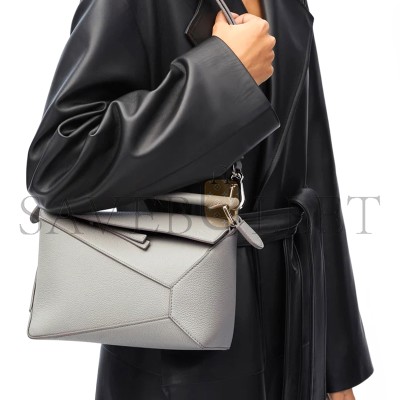 LOEWE SMALL PUZZLE BAG IN SOFT GRAINED CALFSKIN A510P60X30-1150 (24*16.5*10.5cm) LOEWE SMALL PUZZLE BAG IN SOFT GRAINED CALFSKIN A510P60X30-1150 (24*16.5*10.5cm)