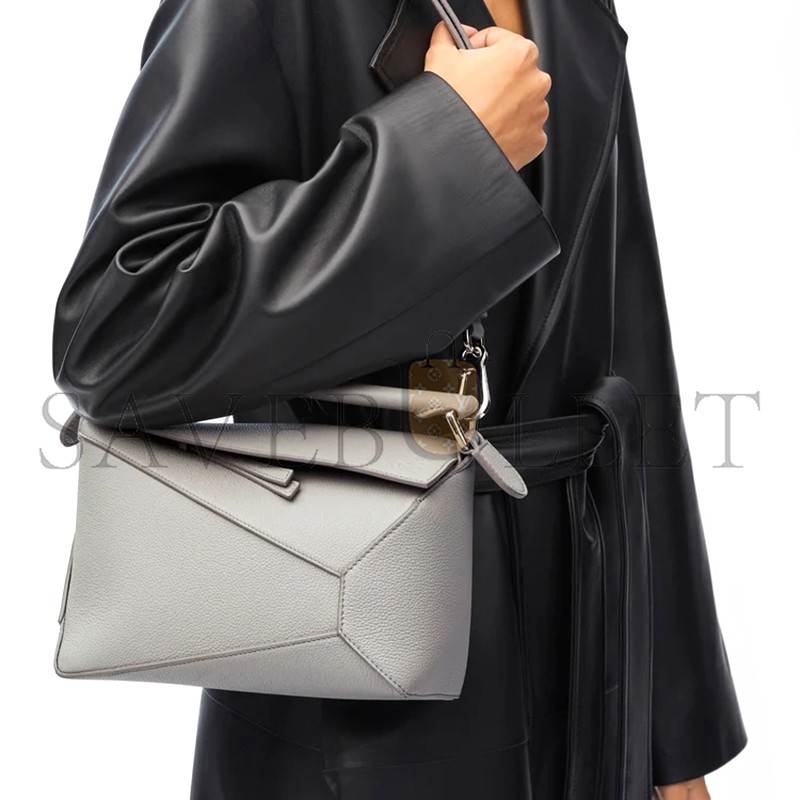 LOEWE SMALL PUZZLE BAG IN SOFT GRAINED CALFSKIN A510P60X30-1150 (24*16.5*10.5cm) LOEWE SMALL PUZZLE BAG IN SOFT GRAINED CALFSKIN A510P60X30-1150 (24*16.5*10.5cm)