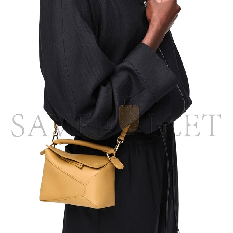 LOEWE MINI PUZZLE EDGE BAG IN CLASSIC CALFSKIN A510P88X26-6715 (18*12.5*8cm) LOEWE MINI PUZZLE EDGE BAG IN CLASSIC CALFSKIN A510P88X26-6715 (18*12.5*8cm)