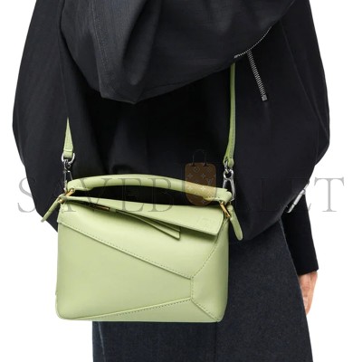 LOEWE MINI PUZZLE EDGE BAG IN CLASSIC CALFSKIN A510P88X26-3916 (18*12.5*8cm) LOEWE MINI PUZZLE EDGE BAG IN CLASSIC CALFSKIN A510P88X26-3916 (18*12.5*8cm)