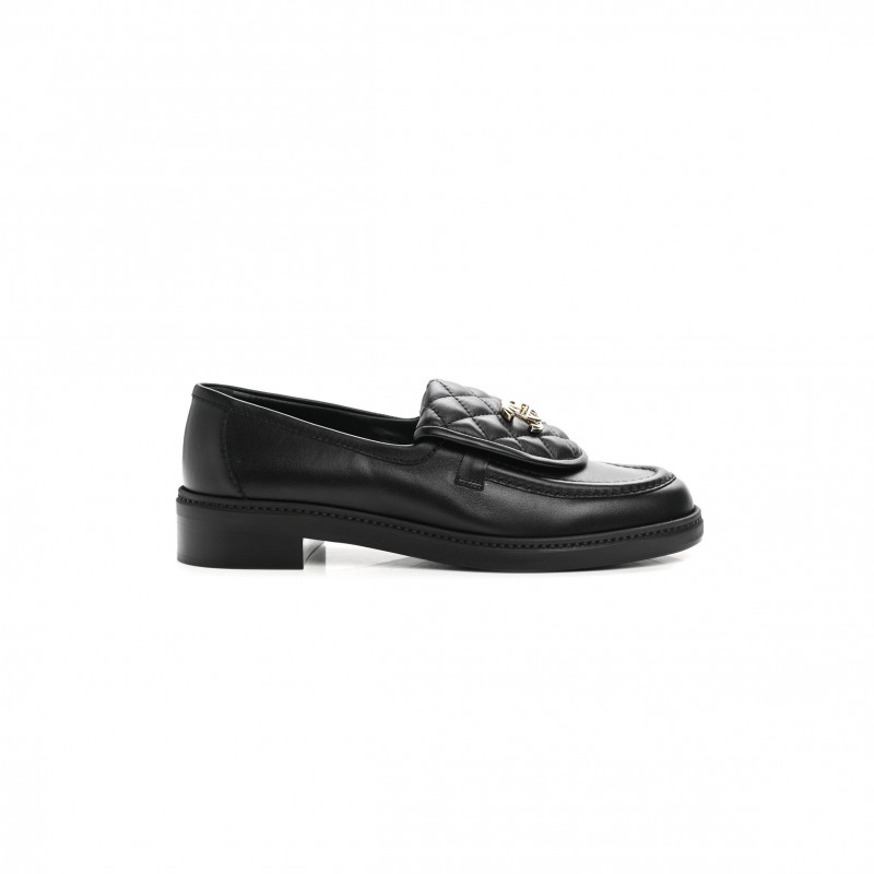 CHANEL LEATHER FLATS IN BLACK G36646 X01000 94305