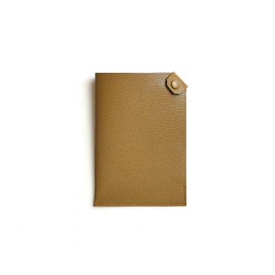 HERMÈS TARMAC PASSPORT HOLDER H078384CKU8 (13.8*9.7*1cm) HERMÈS TARMAC PASSPORT HOLDER H078384CKU8 (13.8*9.7*1cm)