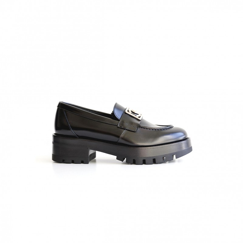 CHANEL CC LEATHER LOAFERS ‎G45156