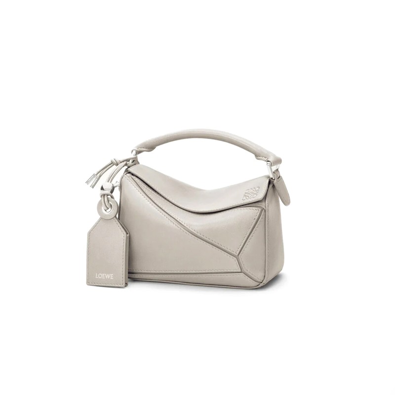 LOEWE MINI FEATHERLIGHT PUZZLE BAG IN NAPPA LAMBSKIN A510PLIX04 (17.5*12.5*7.5) LOEWE MINI FEATHERLIGHT PUZZLE BAG IN NAPPA LAMBSKIN A510PLIX04 (17.5*12.5*7.5)