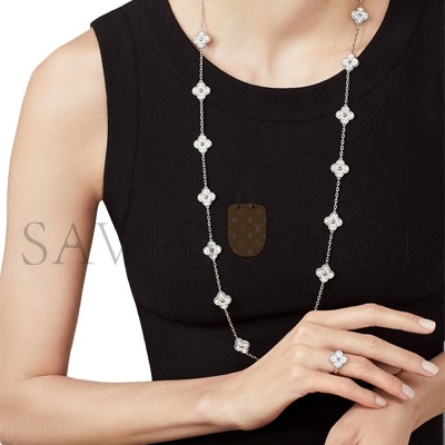 VAN CLEEF ARPELS VINTAGE ALHAMBRA LONG NECKLACE, 20 MOTIFS VCARA43300 VAN CLEEF ARPELS VINTAGE ALHAMBRA LONG NECKLACE, 20 MOTIFS VCARA43300