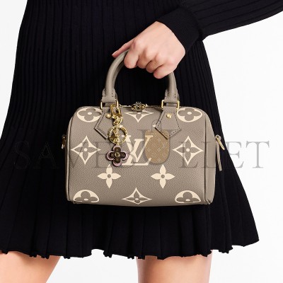 LOUIS VUITTON BLOOMING FLOWERS BB BAG CHARM AND KEYCHAIN M63085 LOUIS VUITTON BLOOMING FLOWERS BB BAG CHARM AND KEYCHAIN M63085