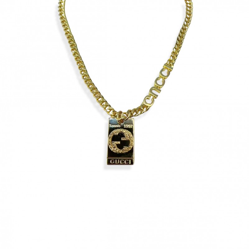 GUCCI SCRIPT NECKLACE IN YELLOW GOLD 