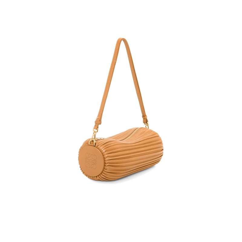 LOEWE BRACELET POUCH IN PLEATED NAPPA LAMBSKIN A912P84X27 (25*10*10cm) LOEWE BRACELET POUCH IN PLEATED NAPPA LAMBSKIN A912P84X27 (25*10*10cm)