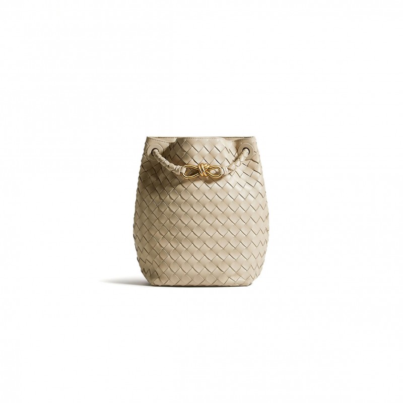 BOTTEGA VENETA ANDIAMO SMALL BUCKET 855759VCPP19616 (30*18.5*11cm) BOTTEGA VENETA ANDIAMO SMALL BUCKET 855759VCPP19616 (30*18.5*11cm)