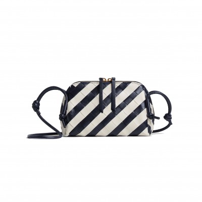 BOTTEGA VENETA CONCERT POUCH 794258 (18.5*11.5*8.5cm) 