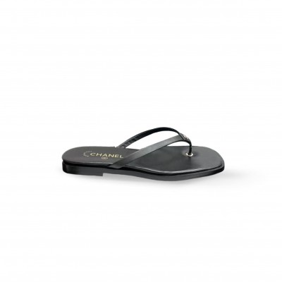 CHANEL THONG SANDALS IN BLACK CHANEL THONG SANDALS IN BLACK