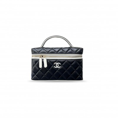 CHANEL 26S CHAIN COSMETIC CASE VANITY BAG LAMBSKIN GOLD METAL (19.5*17*5cm) 