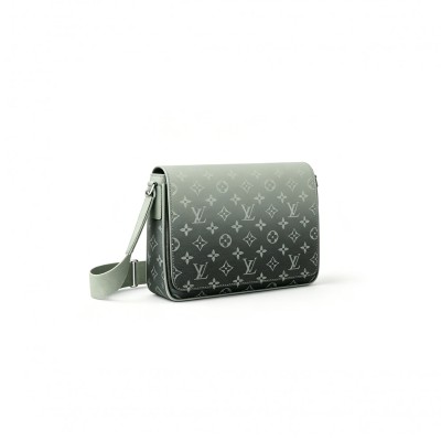 LOUIS VUITTON MASTER SAC DISTRICT PM M11593 (26*20*7cm)