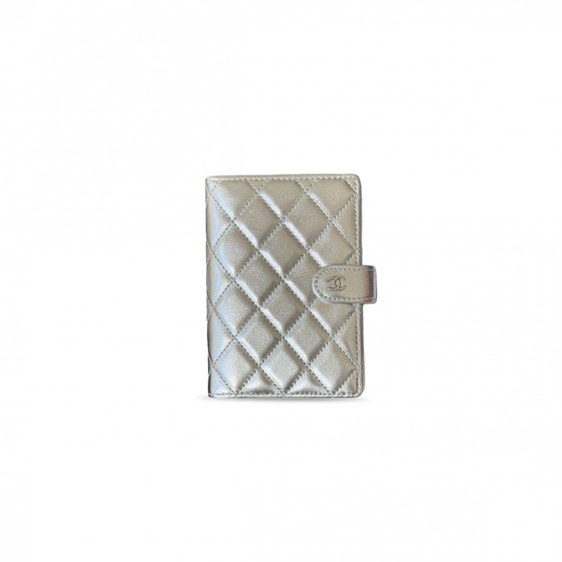 CHANEL QUILTED PASSPORT HOLDER A96066 (15*10*3cm)