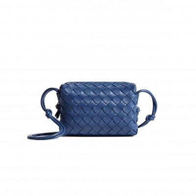 BOTTEGA VENETA MINI LOOP CAMERA BAG 723547 (17*10*6cm)