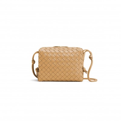 BOTTEGA VENETA SMALL LOOP CAMERA BAG 680255 (22*15*8cm) BOTTEGA VENETA SMALL LOOP CAMERA BAG 680255 (22*15*8cm)