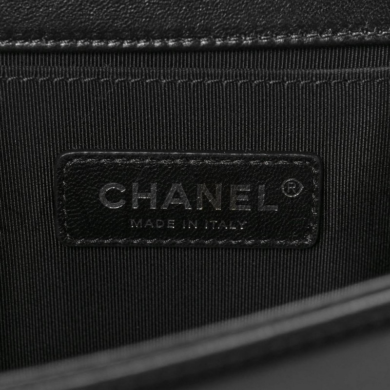 CHANEL CALFSKIN QUILTED MEDIUM BOY FLAP BLACK SILVER HARDWARE (25*14*9cm) CHANEL CALFSKIN QUILTED MEDIUM BOY FLAP BLACK SILVER HARDWARE (25*14*9cm)