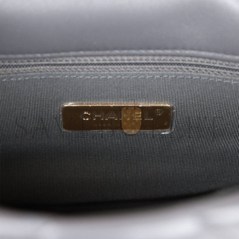 CHANEL MEDIUM 19 FLAP BAG GREY CALFSKIN MIXED HARDWARE (25*16*9cm) CHANEL MEDIUM 19 FLAP BAG GREY CALFSKIN MIXED HARDWARE (25*16*9cm)