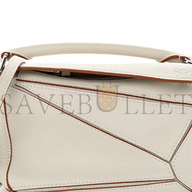 LOEWE CALFSKIN MINI PUZZLE BAG SOFT WHITE (18*12.5*8cm) LOEWE CALFSKIN MINI PUZZLE BAG SOFT WHITE (18*12.5*8cm)