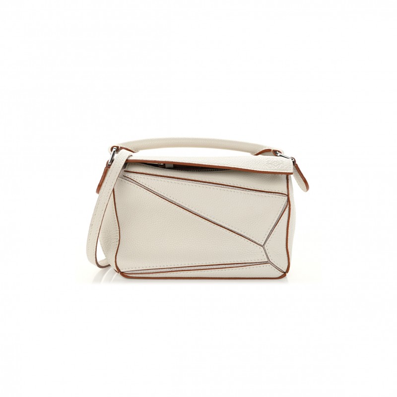 LOEWE CALFSKIN MINI PUZZLE BAG SOFT WHITE (18*12.5*8cm) LOEWE CALFSKIN MINI PUZZLE BAG SOFT WHITE (18*12.5*8cm)