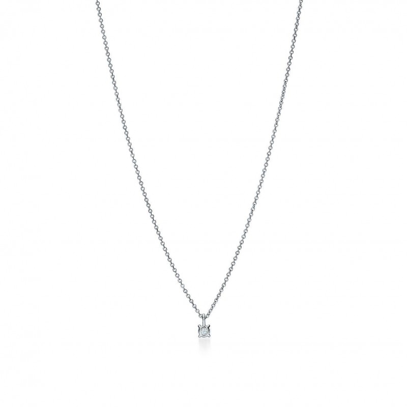 TIFFANY SOLITAIRE DIAMOND PENDANT IN PLATINUM